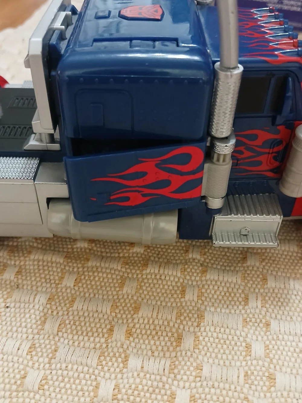 2010 - TRANSFORMERS - OPTIMUS PRIME HAULER Action Figure HASBRO
